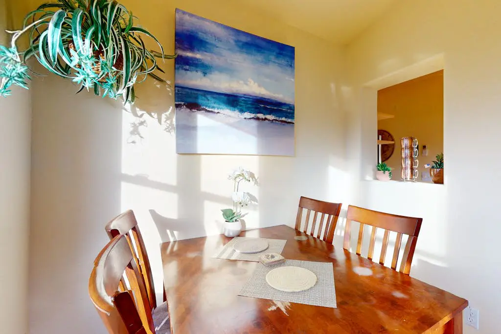 Private cabin close to trails with hot tub, grill, and dazzling ocean views