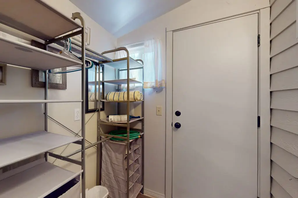 Private cabin close to trails with hot tub, grill, and dazzling ocean views