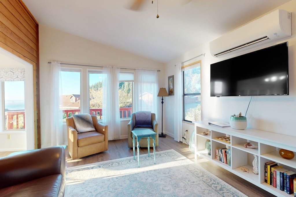 Ocean view retreat with nautical interior, pinball machine, grill, games, & AC