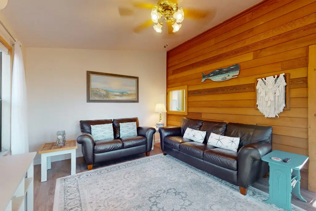Ocean view retreat with nautical interior, grill, games, & AC