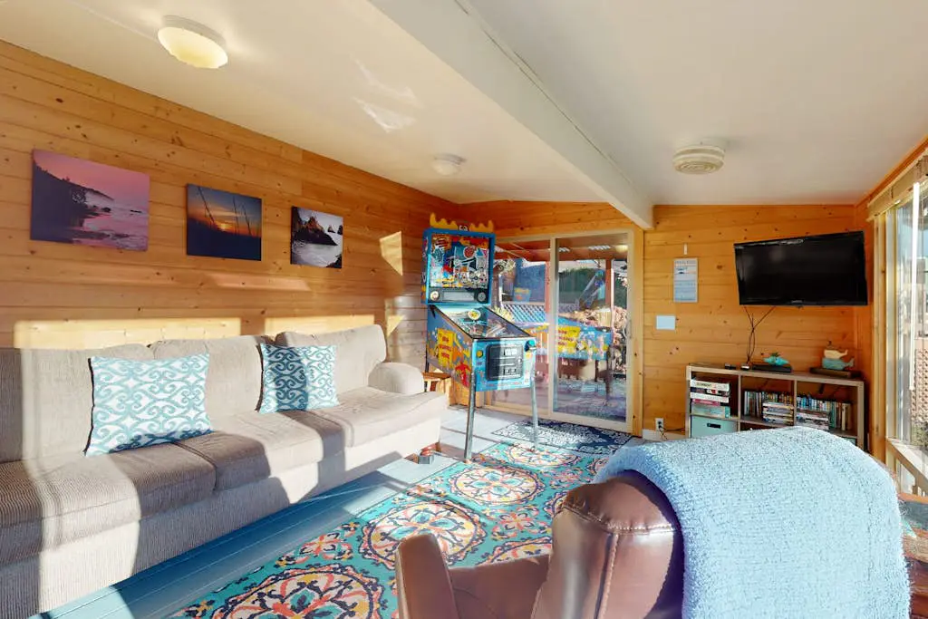 Ocean view retreat with nautical interior, grill, games, & AC