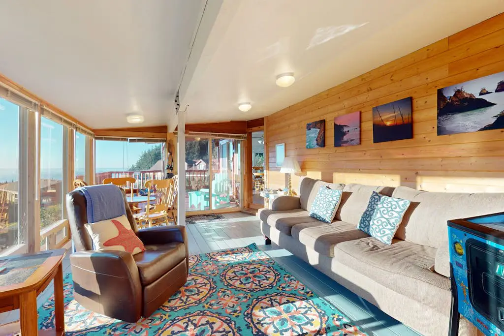 Ocean view retreat with nautical interior, grill, games, & AC