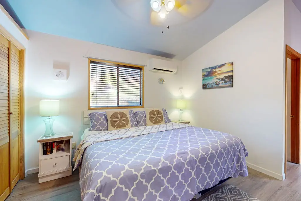 Ocean view retreat with nautical interior, grill, games, & AC