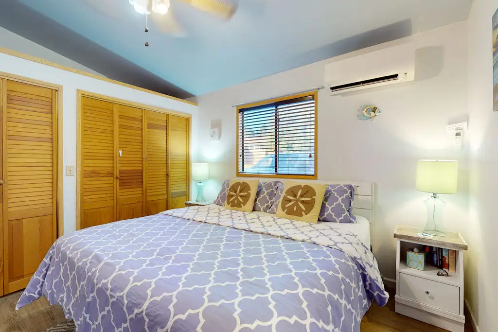 Ocean view retreat with nautical interior, grill, games, & AC