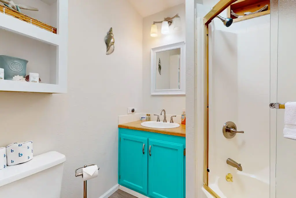 Ocean view retreat with nautical interior, grill, games, & AC