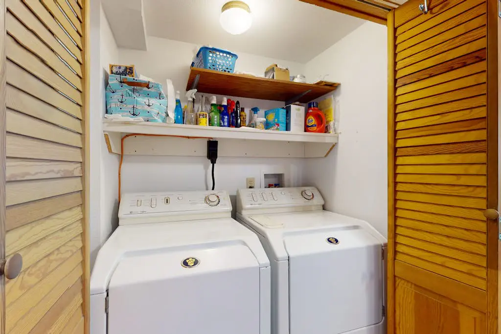 Ocean view retreat with nautical interior, grill, games, & AC