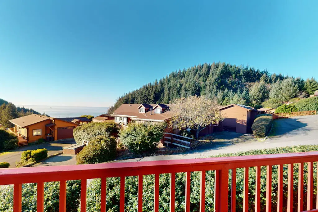 Ocean view retreat with nautical interior, grill, games, & AC