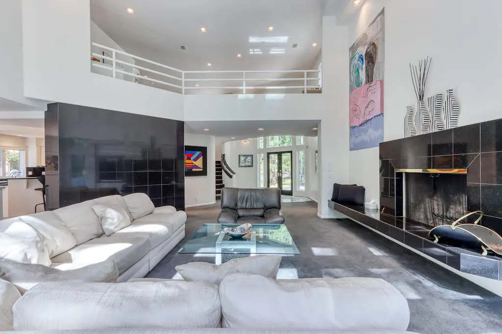 Stylish & secluded home with a washer&dryer, fireplace, & resort amenity access