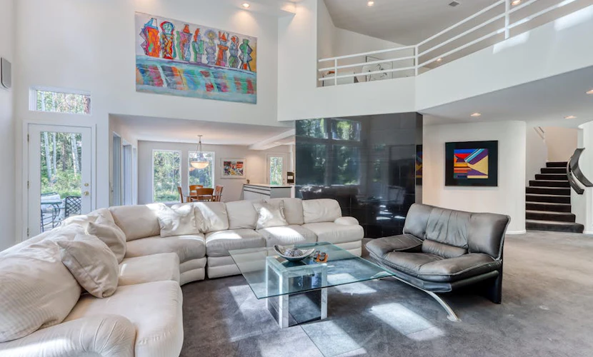 Stylish & secluded home with a washer&dryer, fireplace, & resort amenity access