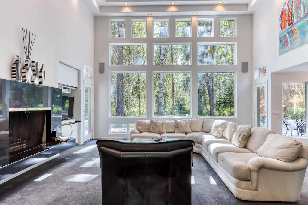 Stylish & secluded home with a washer&dryer, fireplace, & resort amenity access