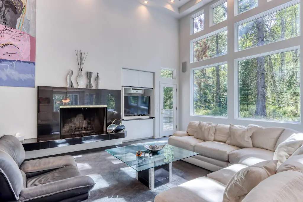 Stylish & secluded home with a washer&dryer, fireplace, & resort amenity access