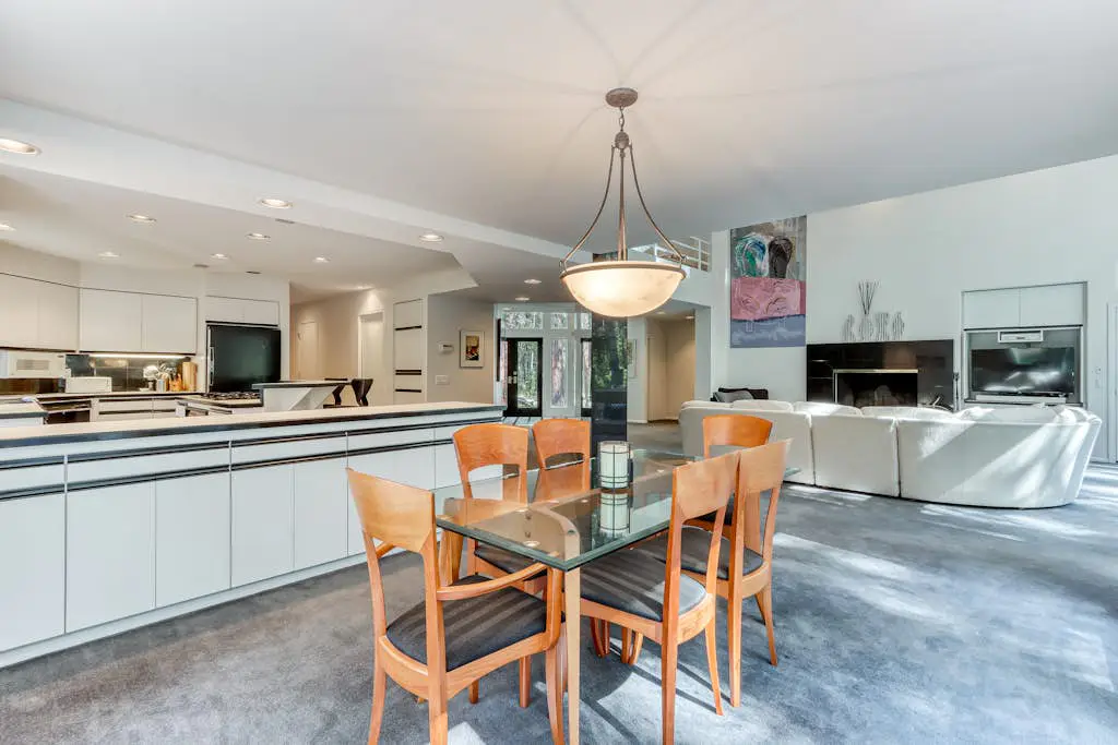 Stylish & secluded home with a washer&dryer, fireplace, & resort amenity access