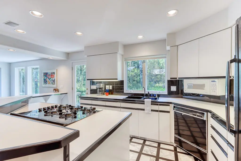 Stylish & secluded home with a washer&dryer, fireplace, & resort amenity access