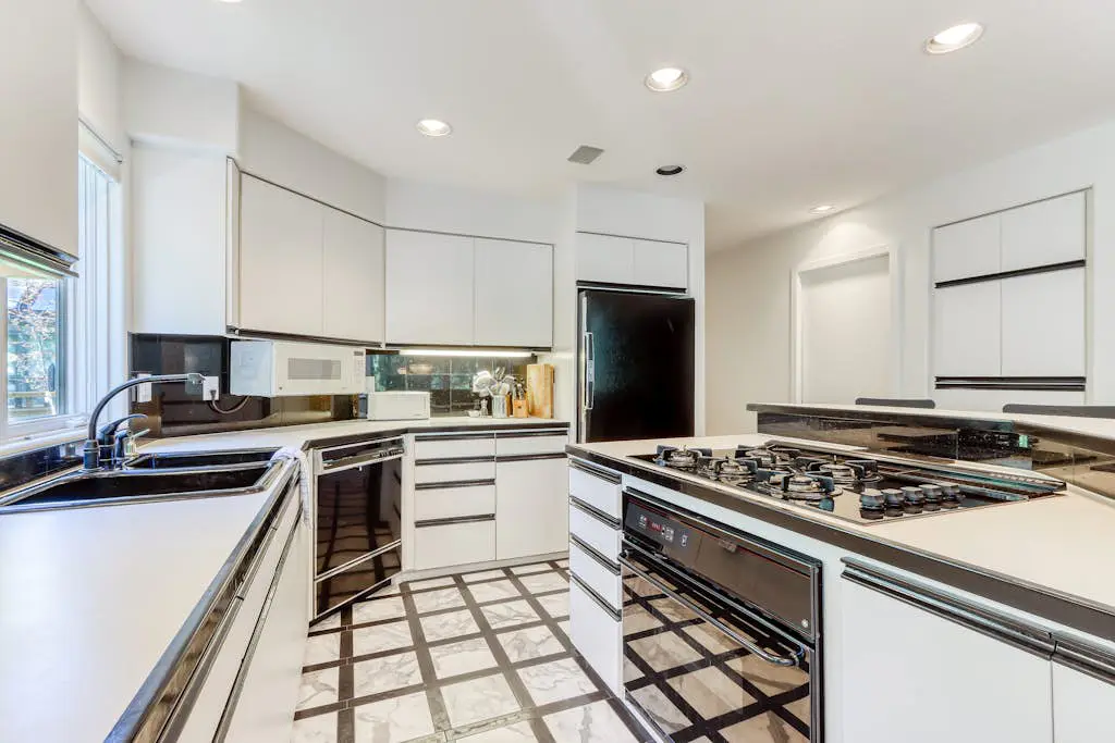 Stylish & secluded home with a washer&dryer, fireplace, & resort amenity access