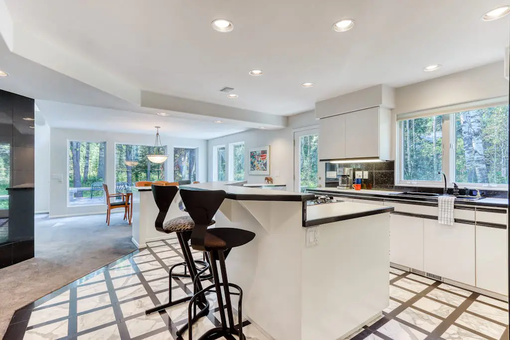 Stylish & secluded home with a washer&dryer, fireplace, & resort amenity access