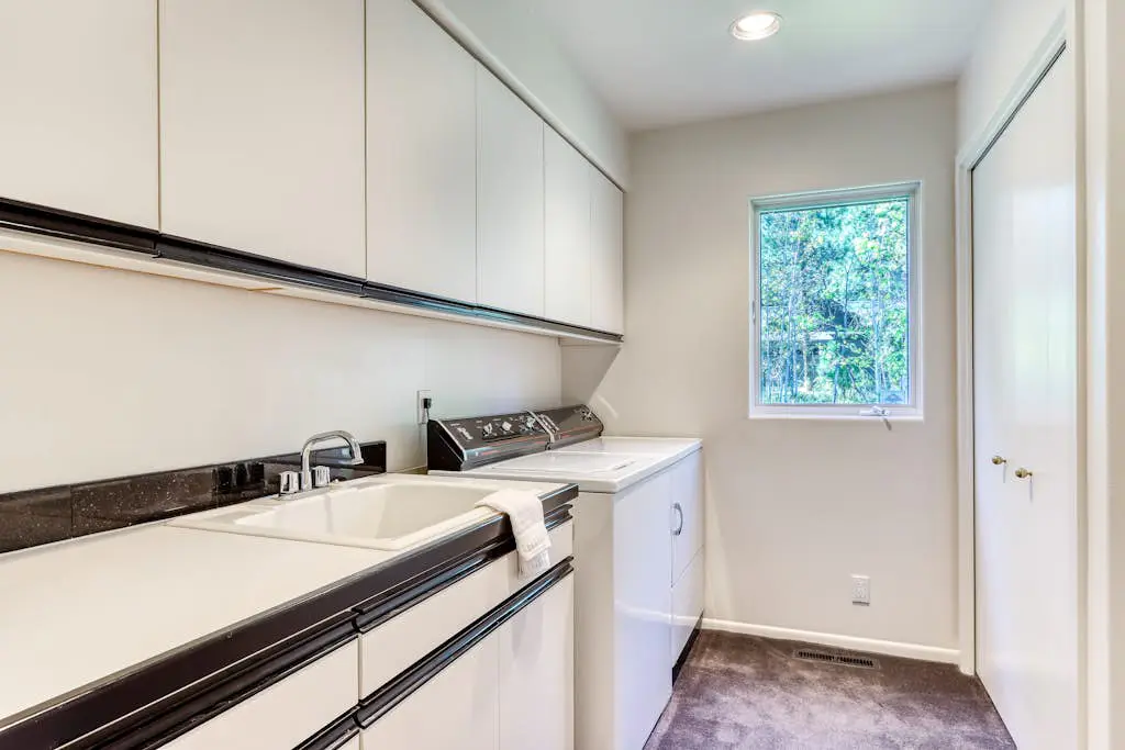 Stylish & secluded home with a washer&dryer, fireplace, & resort amenity access