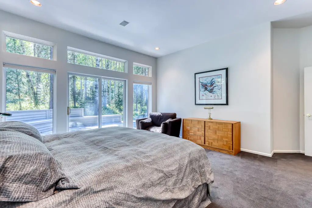 Stylish & secluded home with a washer&dryer, fireplace, & resort amenity access