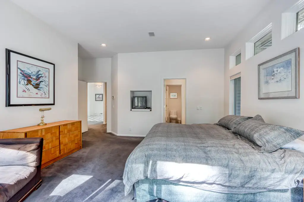 Stylish & secluded home with a washer&dryer, fireplace, & resort amenity access