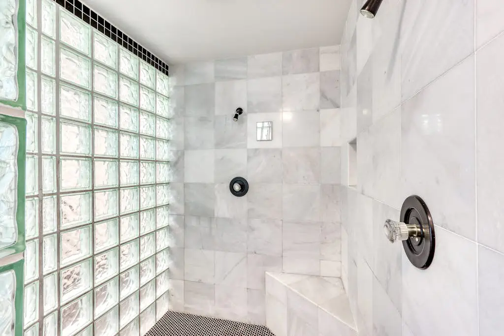 Stylish & secluded home with a washer&dryer, fireplace, & resort amenity access