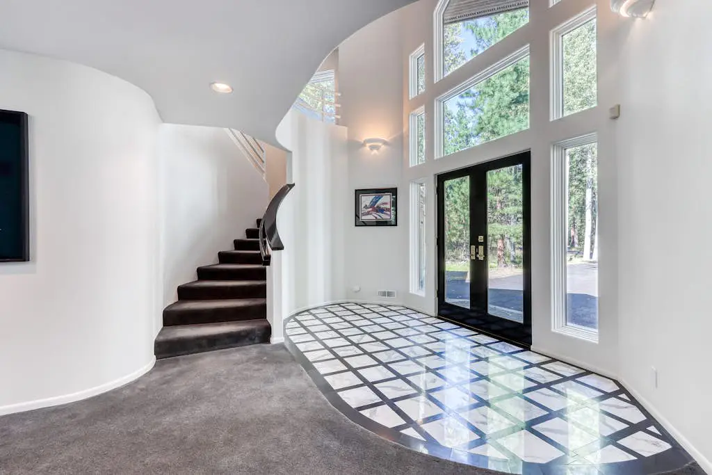 Stylish & secluded home with a washer&dryer, fireplace, & resort amenity access