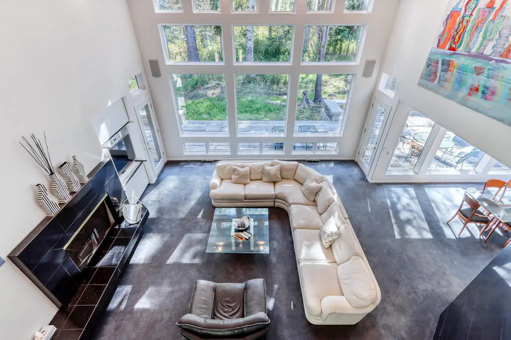Stylish & secluded home with a washer&dryer, fireplace, & resort amenity access