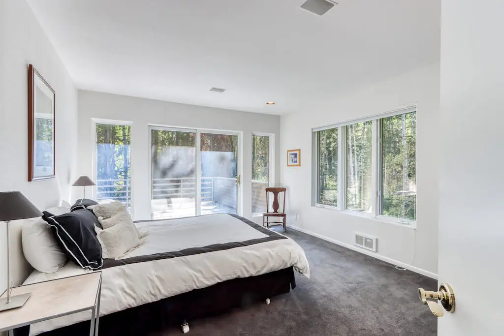 Stylish & secluded home with a washer&dryer, fireplace, & resort amenity access