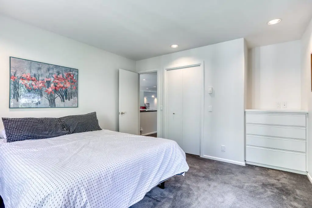 Stylish & secluded home with a washer&dryer, fireplace, & resort amenity access