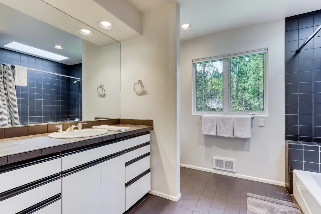 Stylish & secluded home with a washer&dryer, fireplace, & resort amenity access
