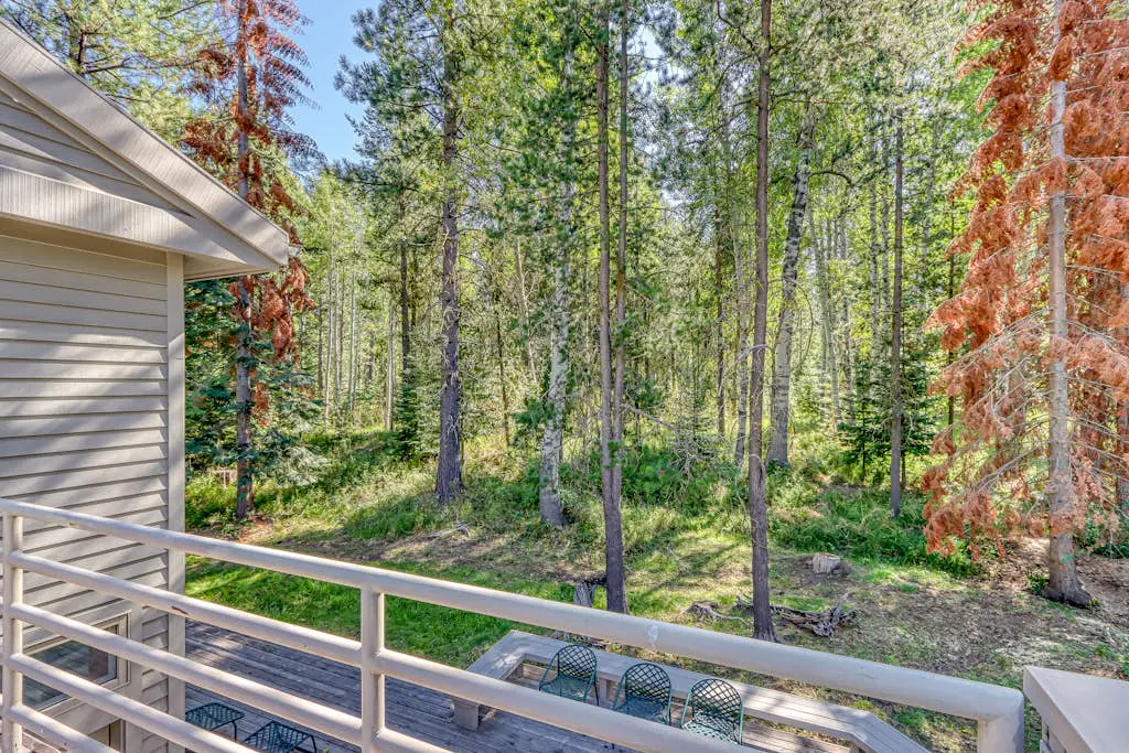 Stylish & secluded home with a washer&dryer, fireplace, & resort amenity access