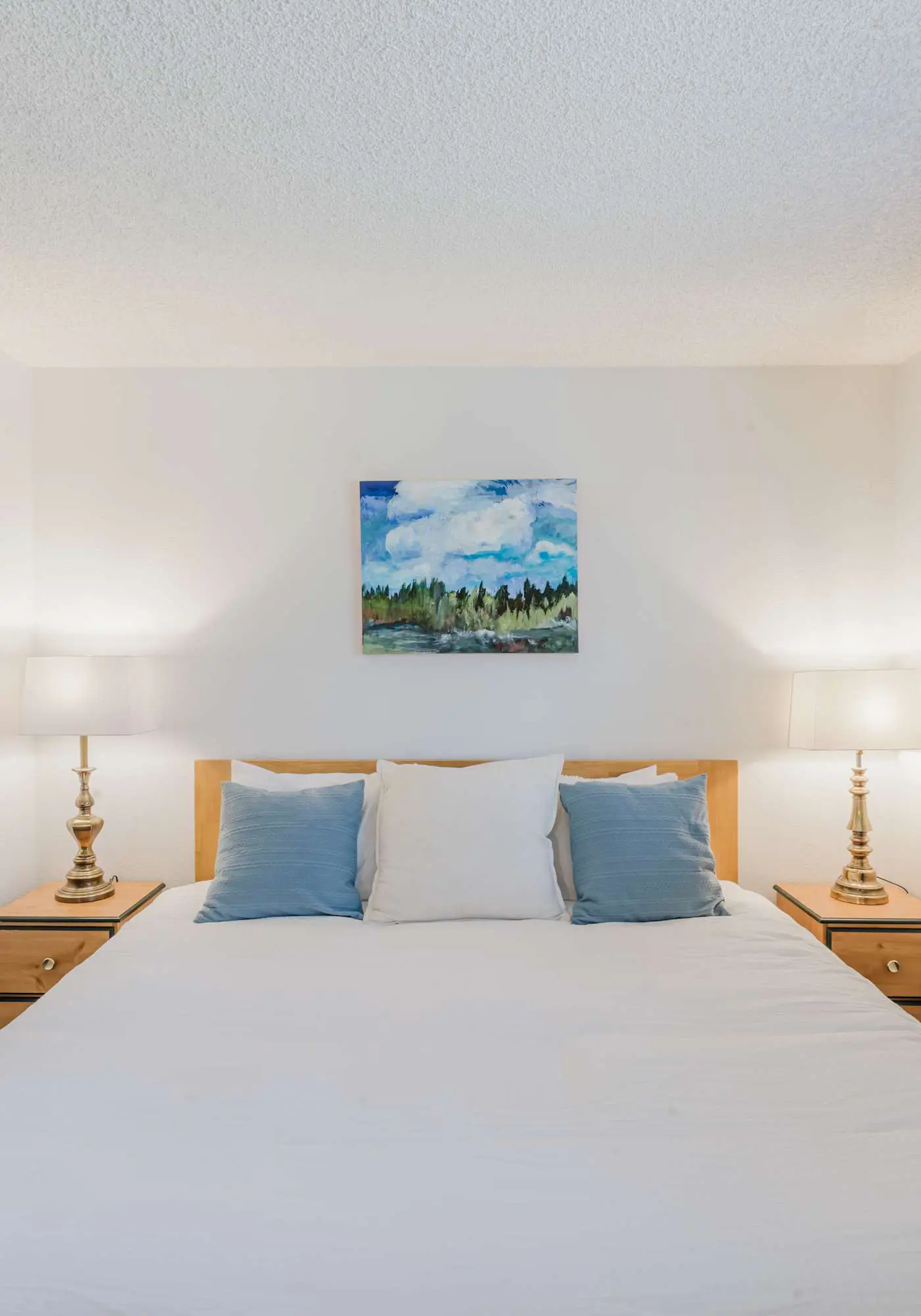 Delightful escape near downtown with shared pool & hot tub, rec room, & large deck