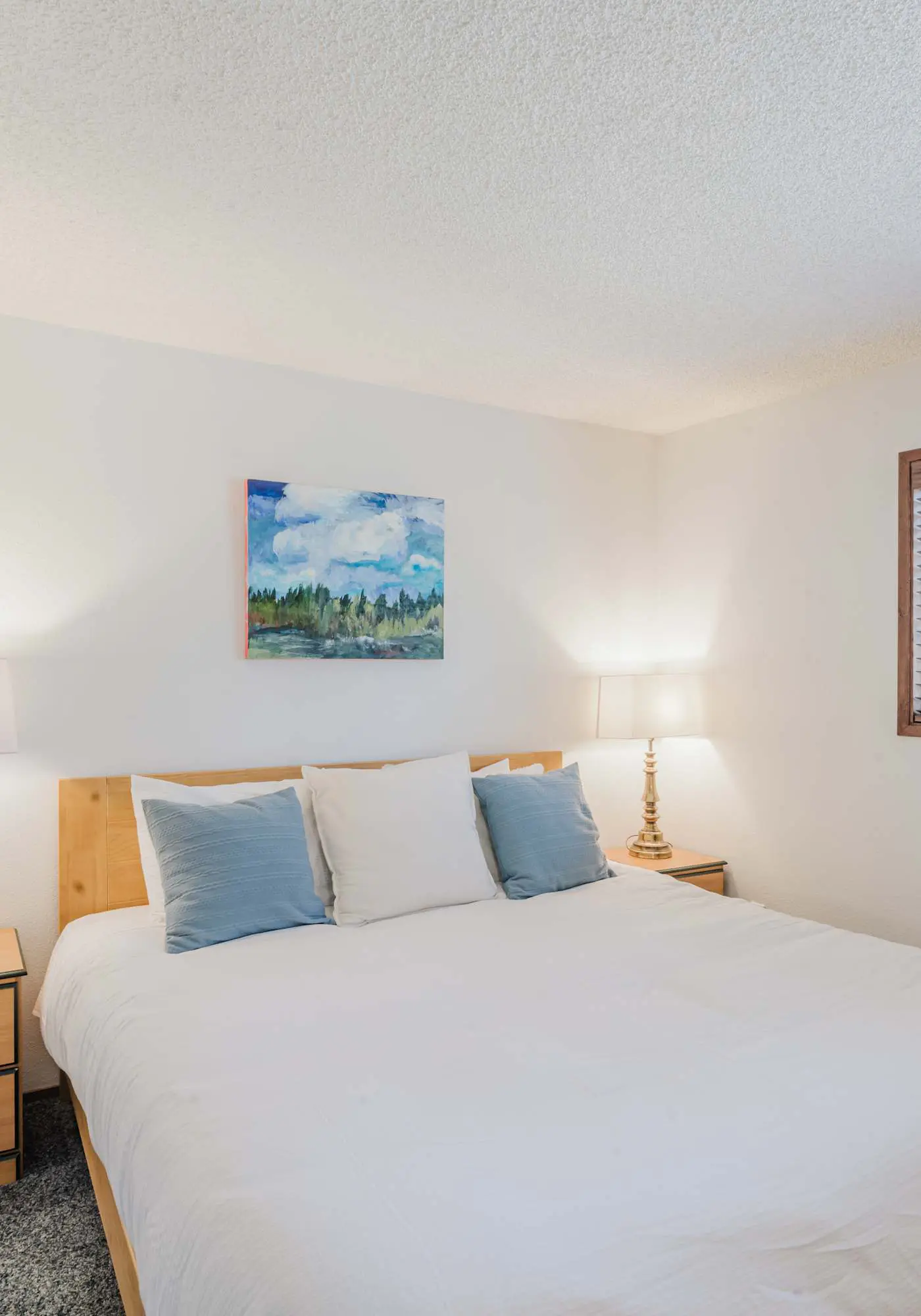 Delightful escape near downtown with shared pool & hot tub, rec room, & large deck