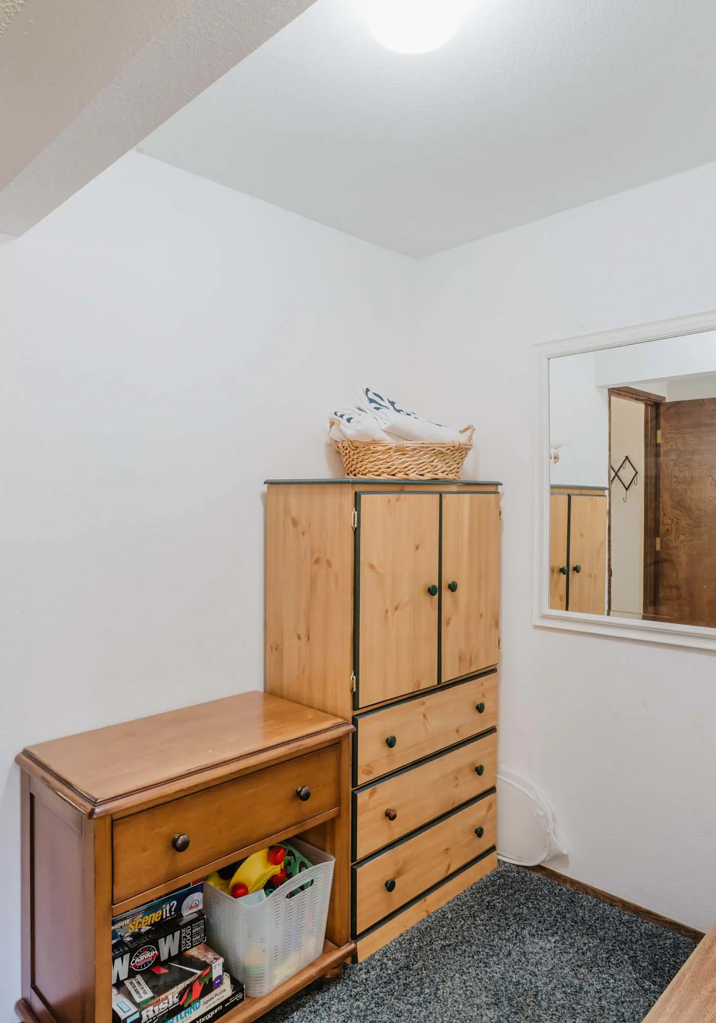 Delightful escape near downtown with shared pool & hot tub, rec room, & large deck
