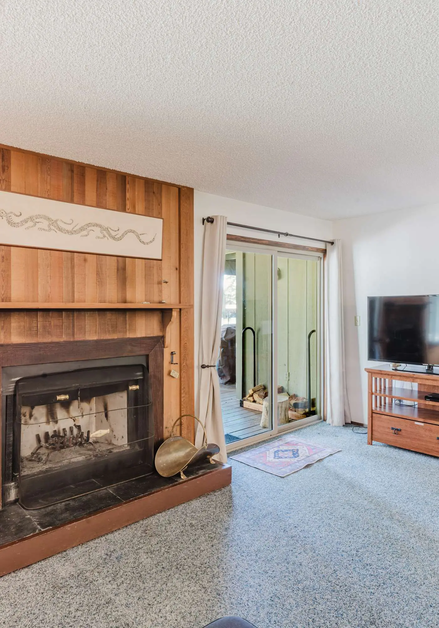 Delightful escape near downtown with shared pool & hot tub, rec room, & large deck