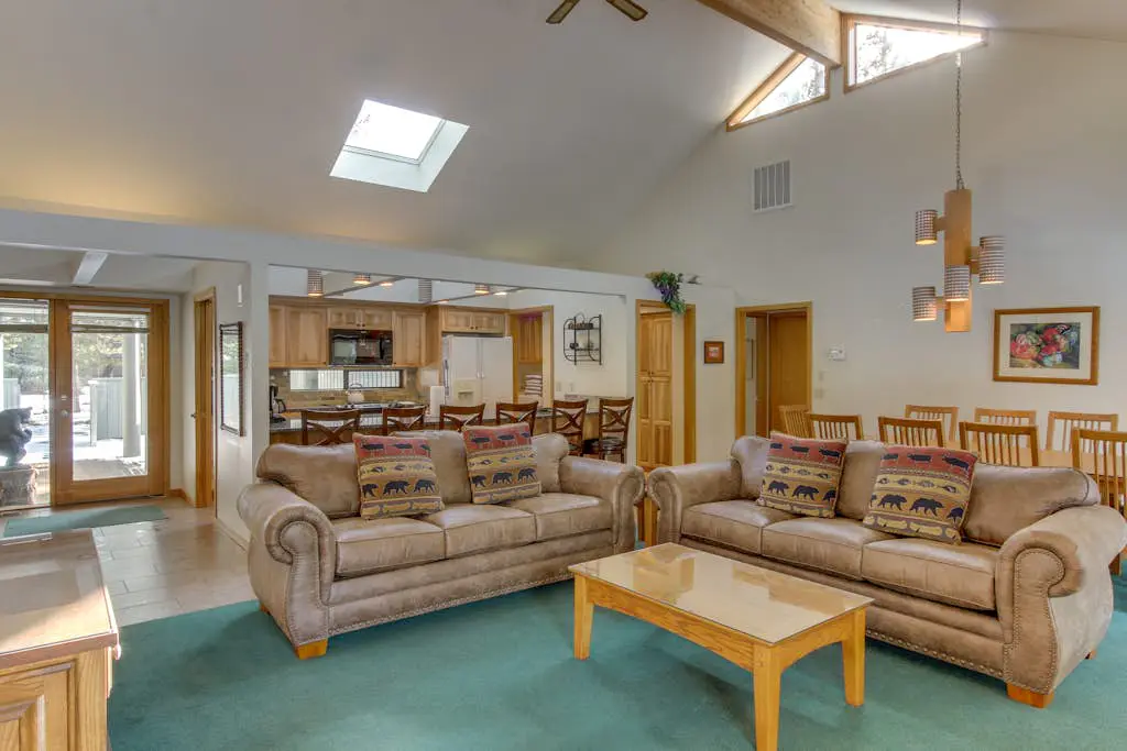 Vintage mountain home with private hot tub & SHARC access - dogs welcome
