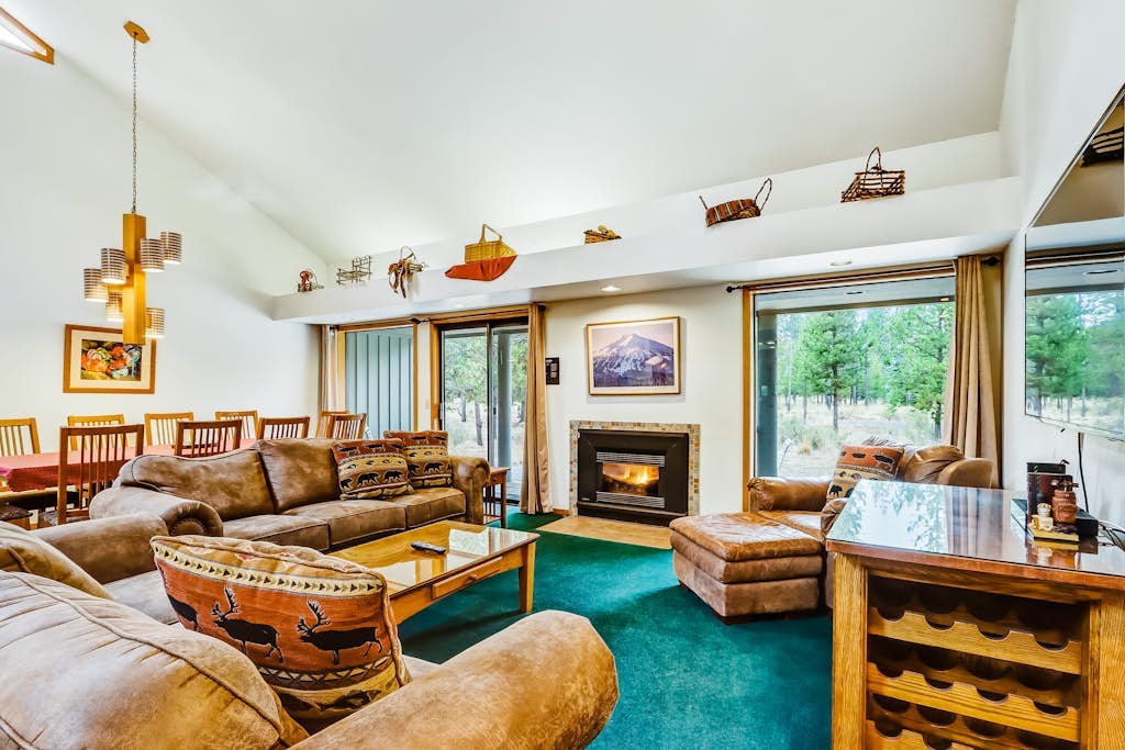 Vintage mountain home with private hot tub & SHARC access - dogs welcome