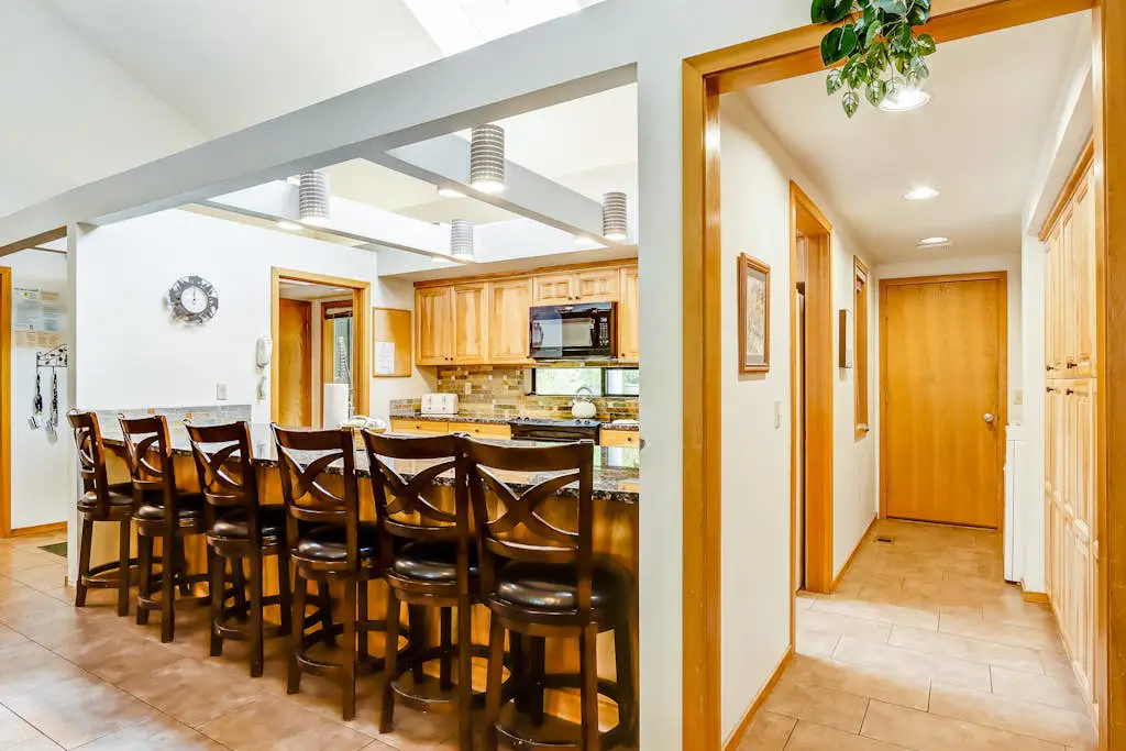 Vintage mountain home with private hot tub & SHARC access - dogs welcome