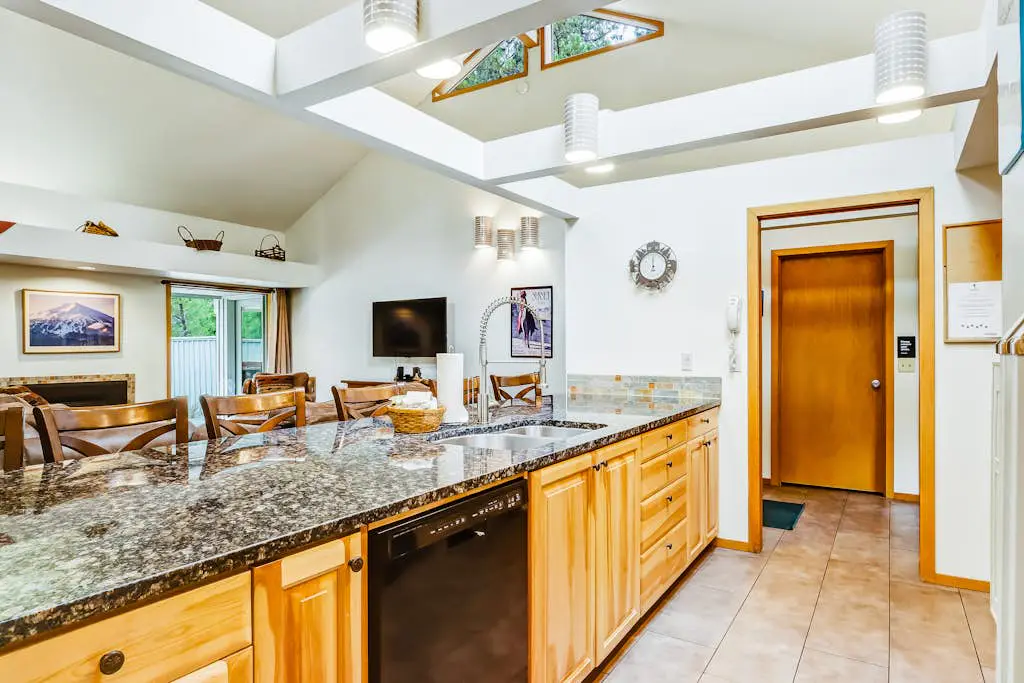 Vintage mountain home with private hot tub & SHARC access - dogs welcome