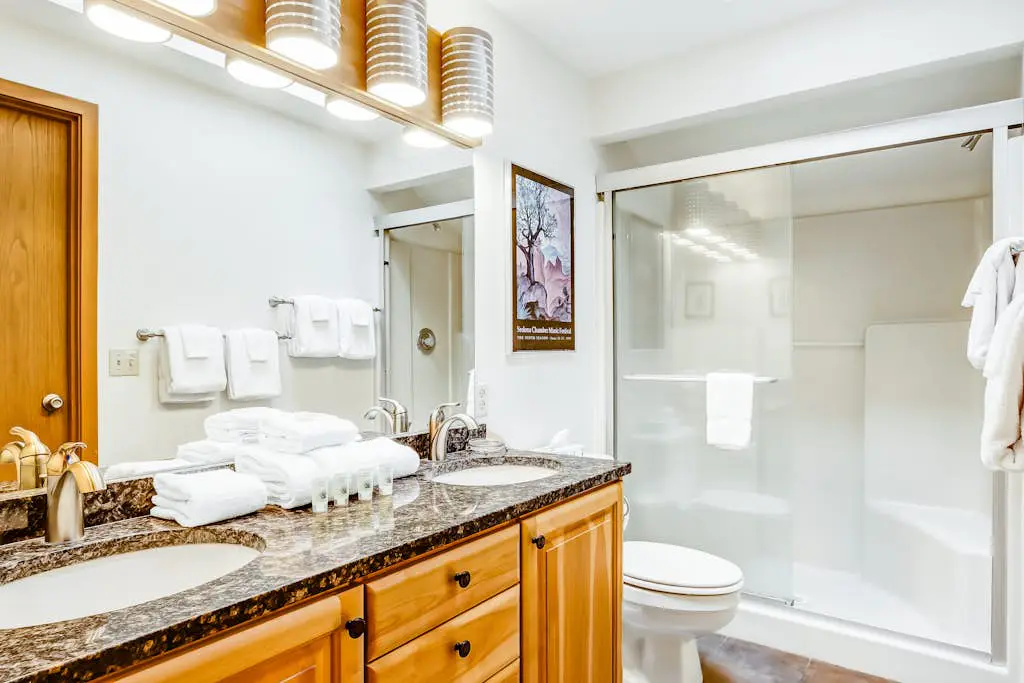 Vintage mountain home with private hot tub & SHARC access - dogs welcome