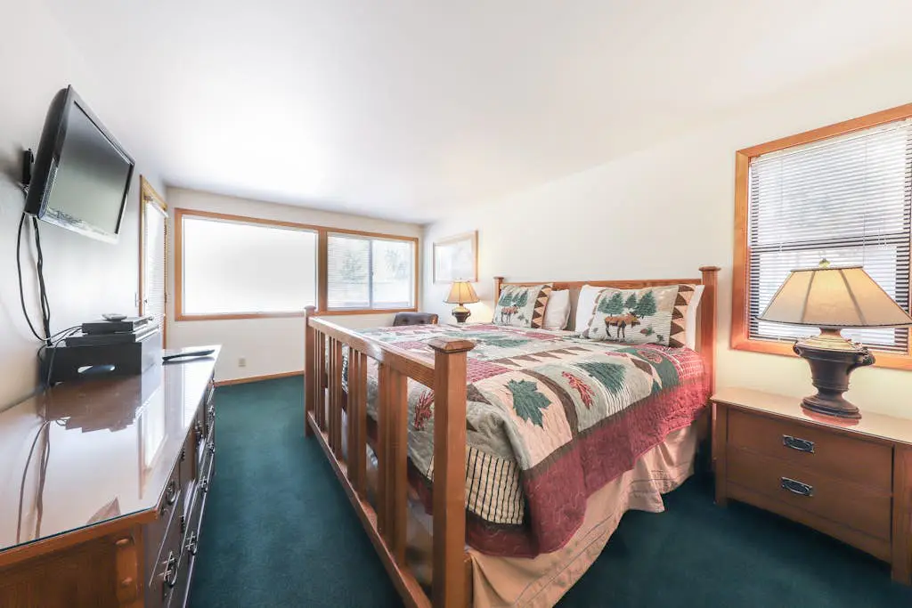 Vintage mountain home with private hot tub & SHARC access - dogs welcome