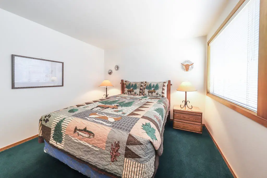 Vintage mountain home with private hot tub & SHARC access - dogs welcome