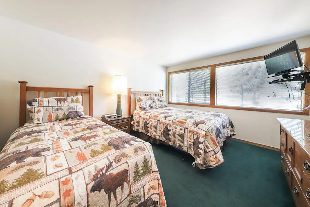 Vintage mountain home with private hot tub & SHARC access - dogs welcome
