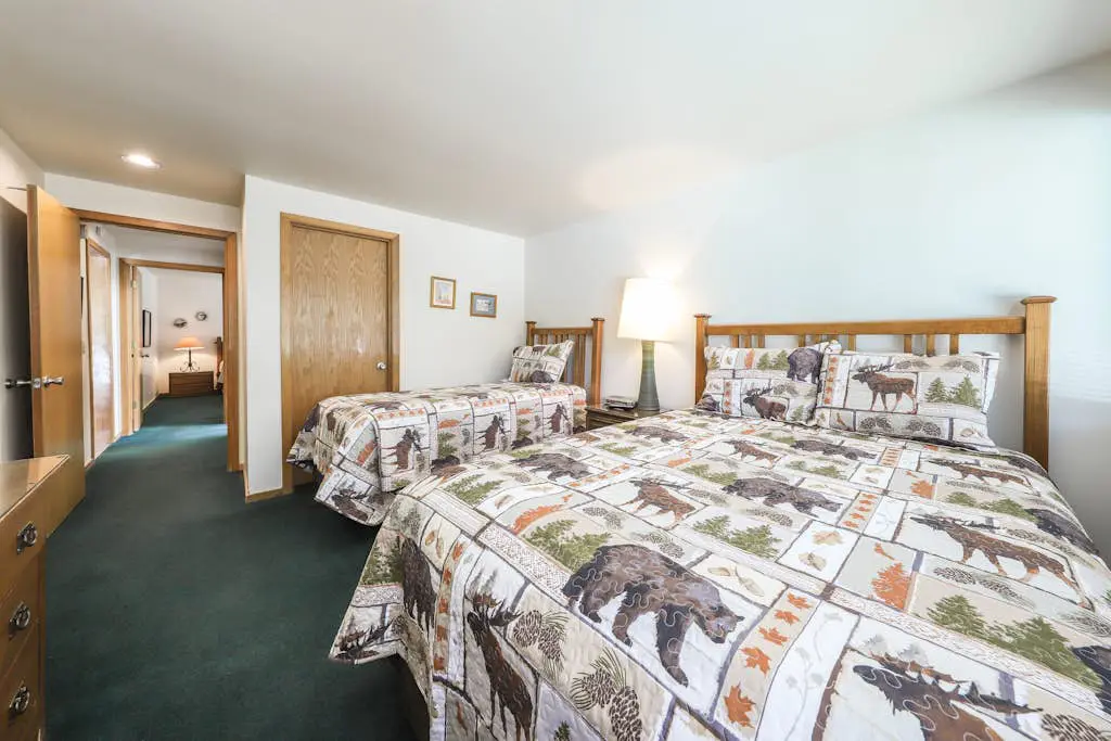 Vintage mountain home with private hot tub & SHARC access - dogs welcome