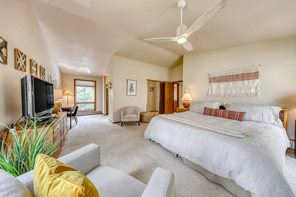 Sunny sanctuary with pool, hot tub, sauna, grill,  fireplace, W&D, and New AC!