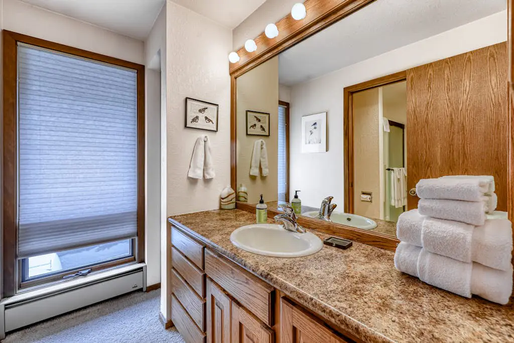 Sunny sanctuary with pool, hot tub, sauna, grill,  fireplace, W&D, and New AC!