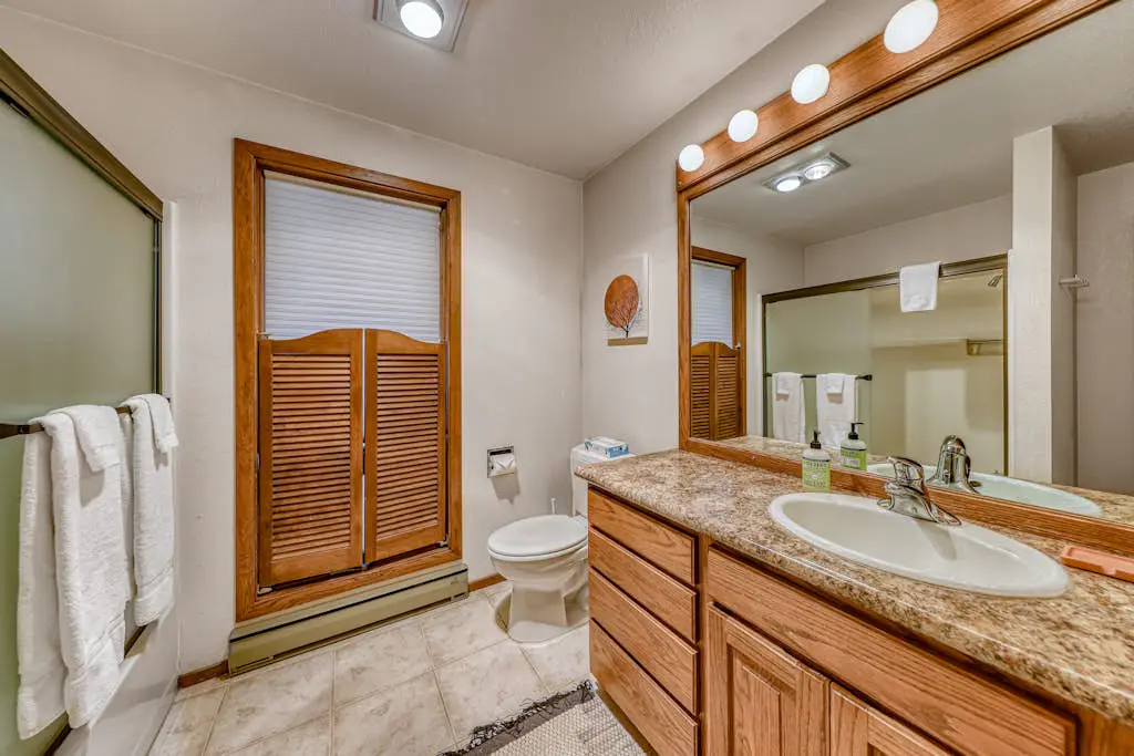 Sunny sanctuary with pool, hot tub, sauna, grill,  fireplace, W&D, and New AC!