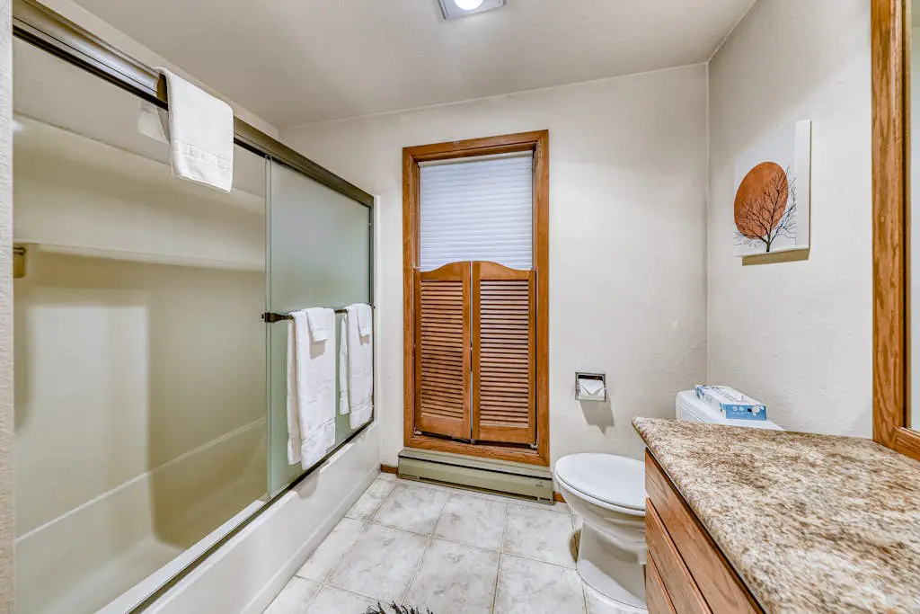 Sunny sanctuary with pool, hot tub, sauna, grill,  fireplace, W&D, and New AC!
