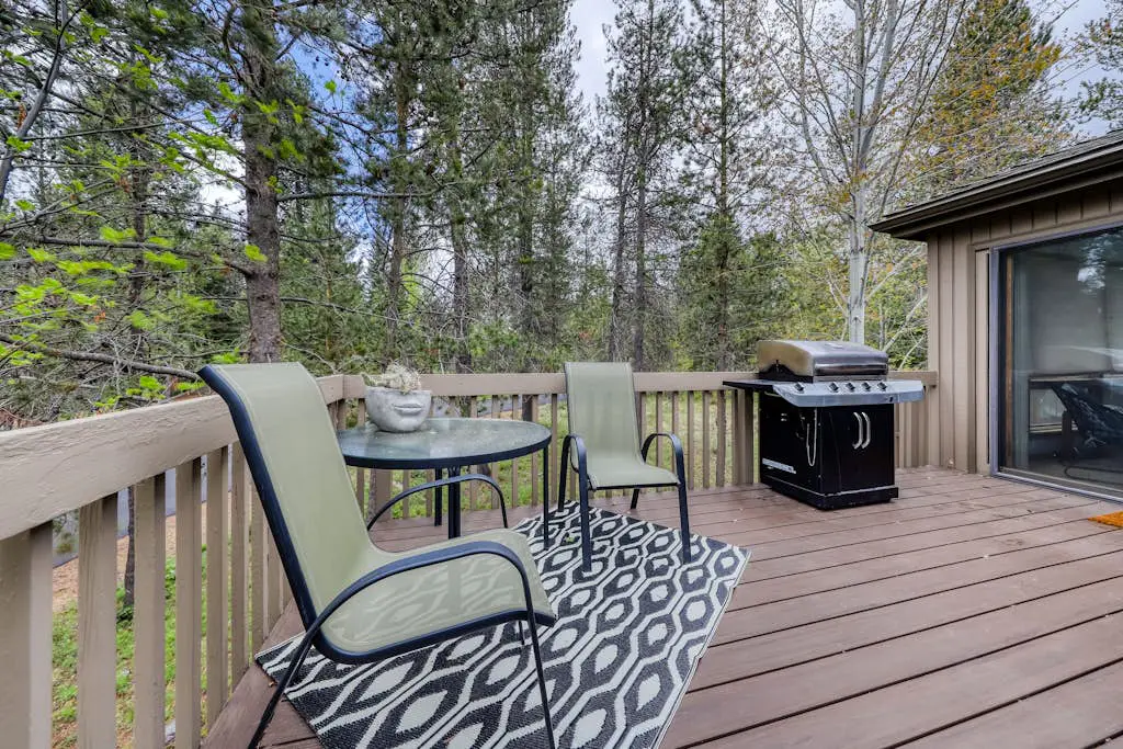 Sunny sanctuary with pool, hot tub, sauna, grill,  fireplace, W&D, and New AC!