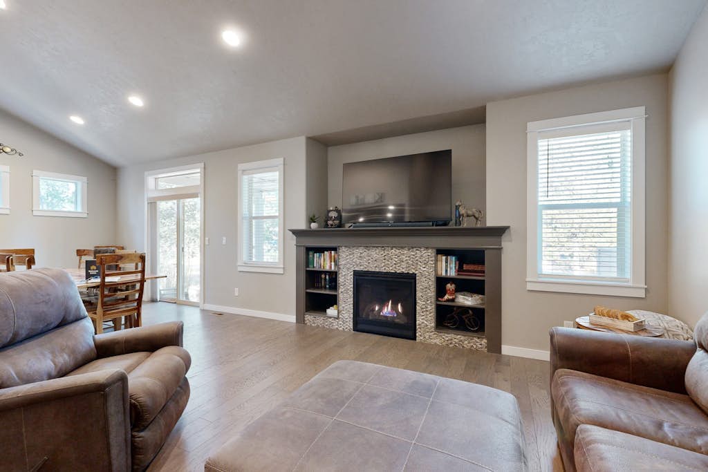 12 Lassen Lane