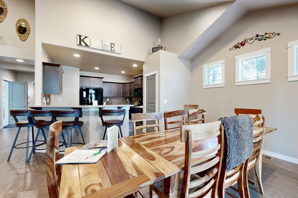 12 Lassen Lane