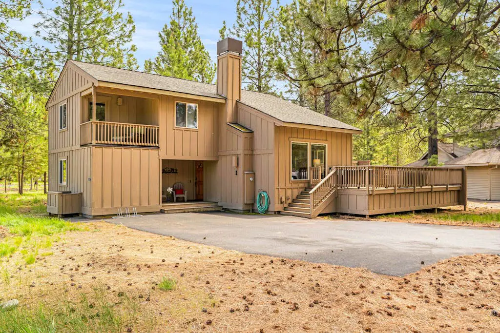 Dog-friendly home with private hot tub, pool access, & central AC - SHARC passes